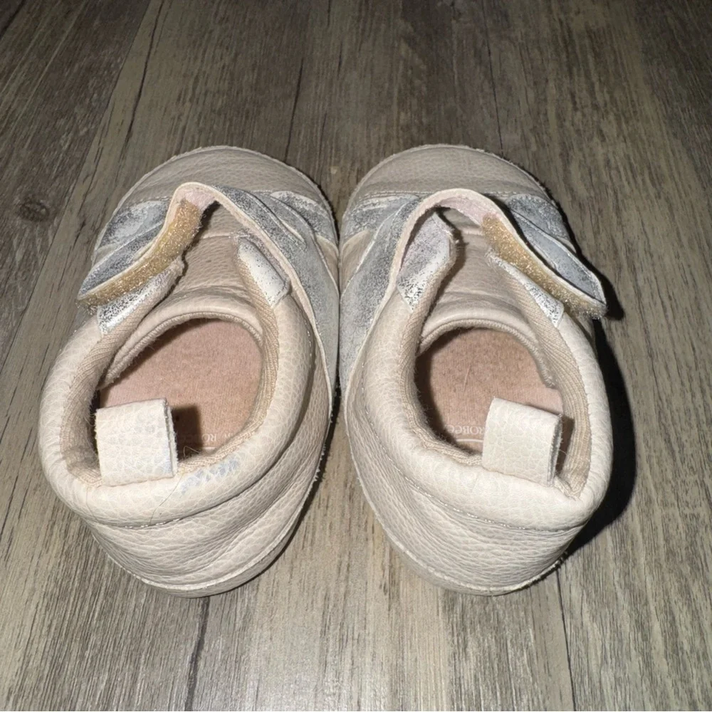 ☀️6/$20☀️ Baby Walker Shoes with Star Accents